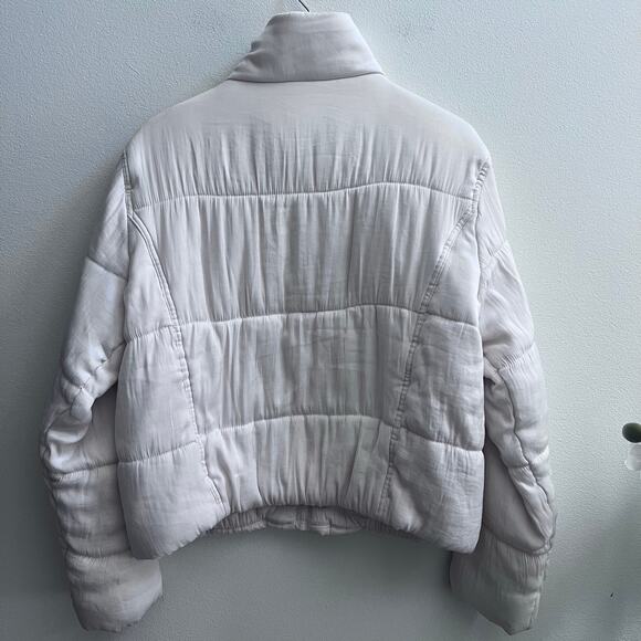 Abercrombie & Fitch Cream Puffer Jacket Soft Outdoor Women's Coat Size XL - Picture 2 of 8